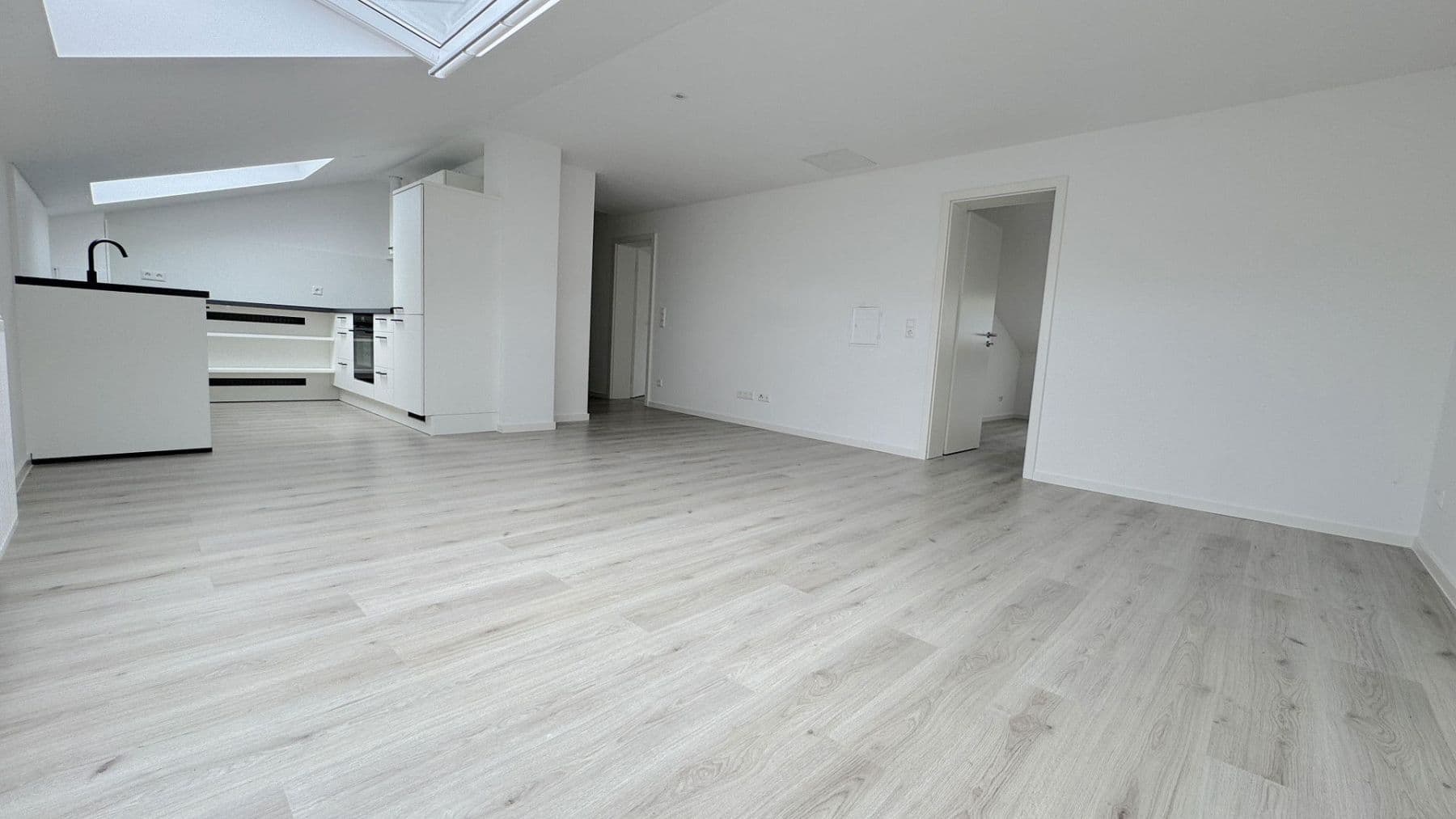 Pronájem bytu 3+1 71 m², Hohenstaufenstr. 56, Pforzheim, Bádensko-Württembersko Pronájem bytu 3+1 71 m², Hohenstaufenstr. 56, Pforzheim, Bádensko-Württembersko