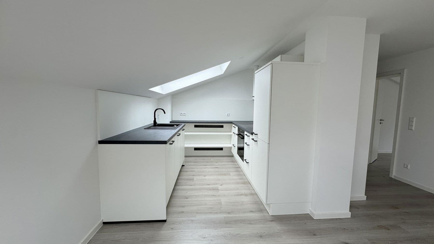 Pronájem bytu 3+1 71 m², Hohenstaufenstr. 56, Pforzheim, Bádensko-Württembersko Pronájem bytu 3+1 71 m², Hohenstaufenstr. 56, Pforzheim, Bádensko-Württembersko