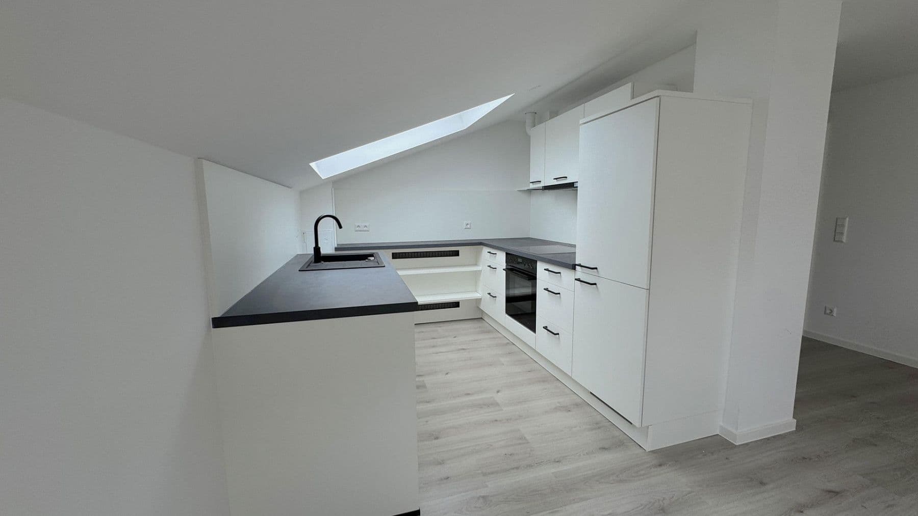 Pronájem bytu 3+1 71 m², Hohenstaufenstr. 56, Pforzheim, Bádensko-Württembersko Pronájem bytu 3+1 71 m², Hohenstaufenstr. 56, Pforzheim, Bádensko-Württembersko