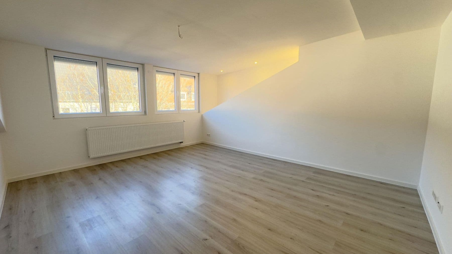 Pronájem bytu 3+1 71 m², Hohenstaufenstr. 56, Pforzheim, Bádensko-Württembersko Pronájem bytu 3+1 71 m², Hohenstaufenstr. 56, Pforzheim, Bádensko-Württembersko