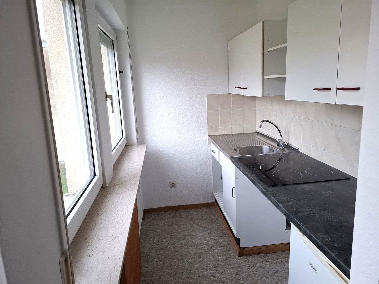 Pronájem bytu 1+1 30 m², Hirschstr. 36, Karlsruhe, Bádensko-Württembersko Pronájem bytu 1+1 30 m², Hirschstr. 36, Karlsruhe, Bádensko-Württembersko