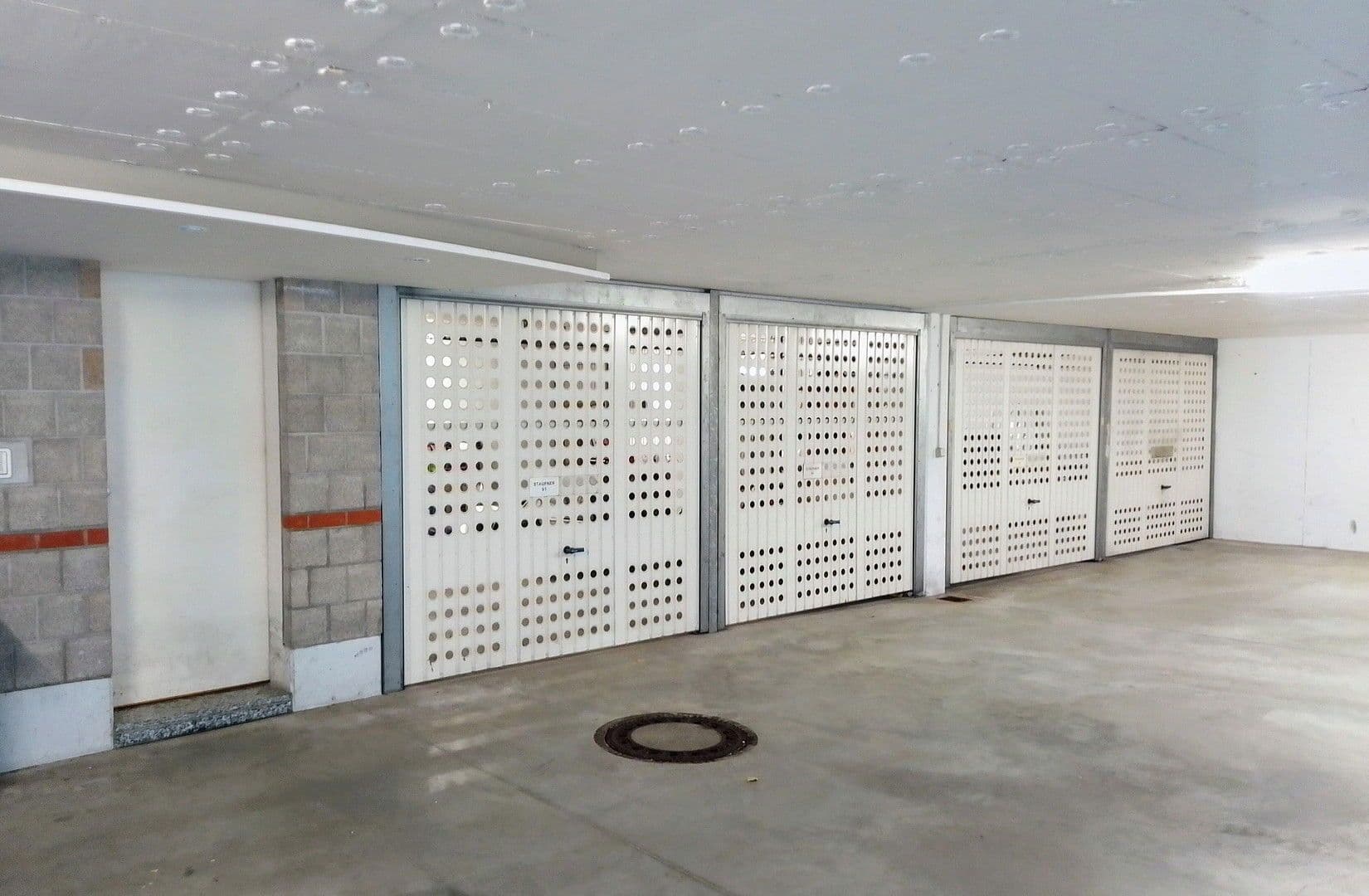 Pronájem kanceláře 170 m², Deizisau, Bádensko-Württembersko Pronájem kanceláře 170 m², Deizisau, Bádensko-Württembersko