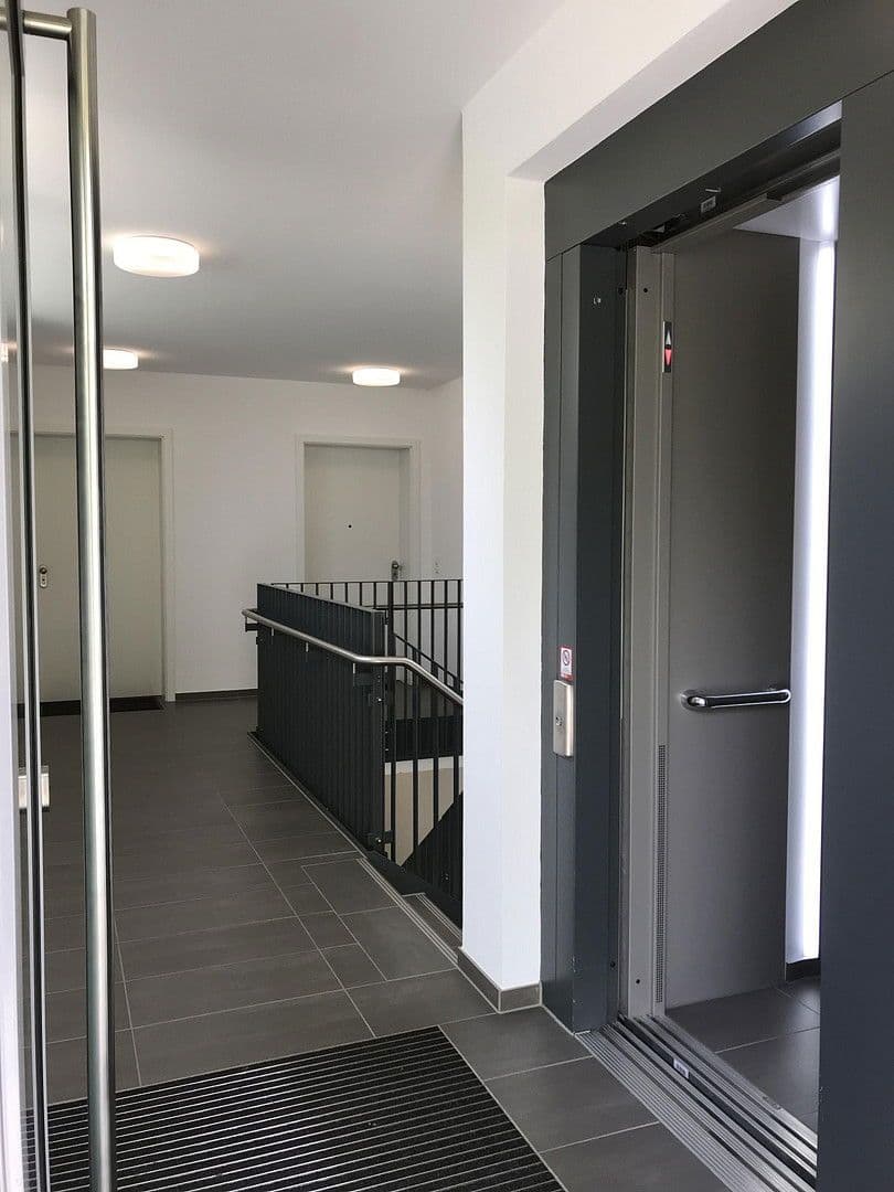 Pronájem bytu 3+1 115 m², Carl-Hofer-Str. 34, Karlsruhe, Bádensko-Württembersko Pronájem bytu 3+1 115 m², Carl-Hofer-Str. 34, Karlsruhe, Bádensko-Württembersko