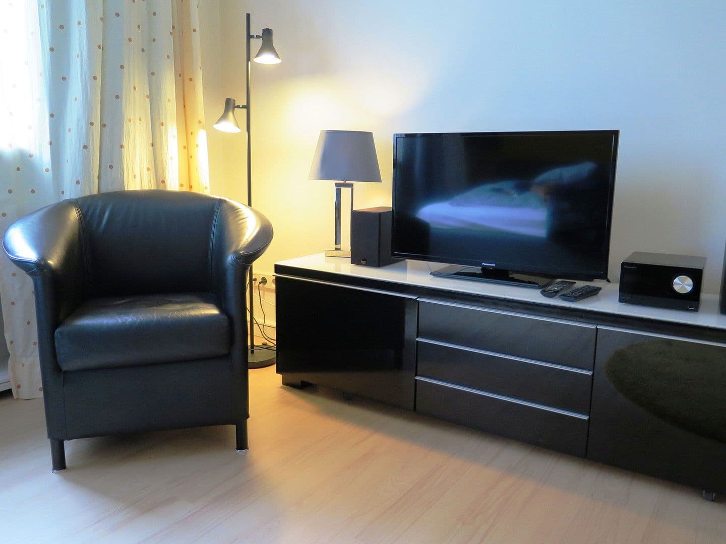 Pronájem bytu 1+1 31 m², Schwanenwik 40, Hamburg-Uhlenhorst, Hamburg Pronájem bytu 1+1 31 m², Schwanenwik 40, Hamburg-Uhlenhorst, Hamburg