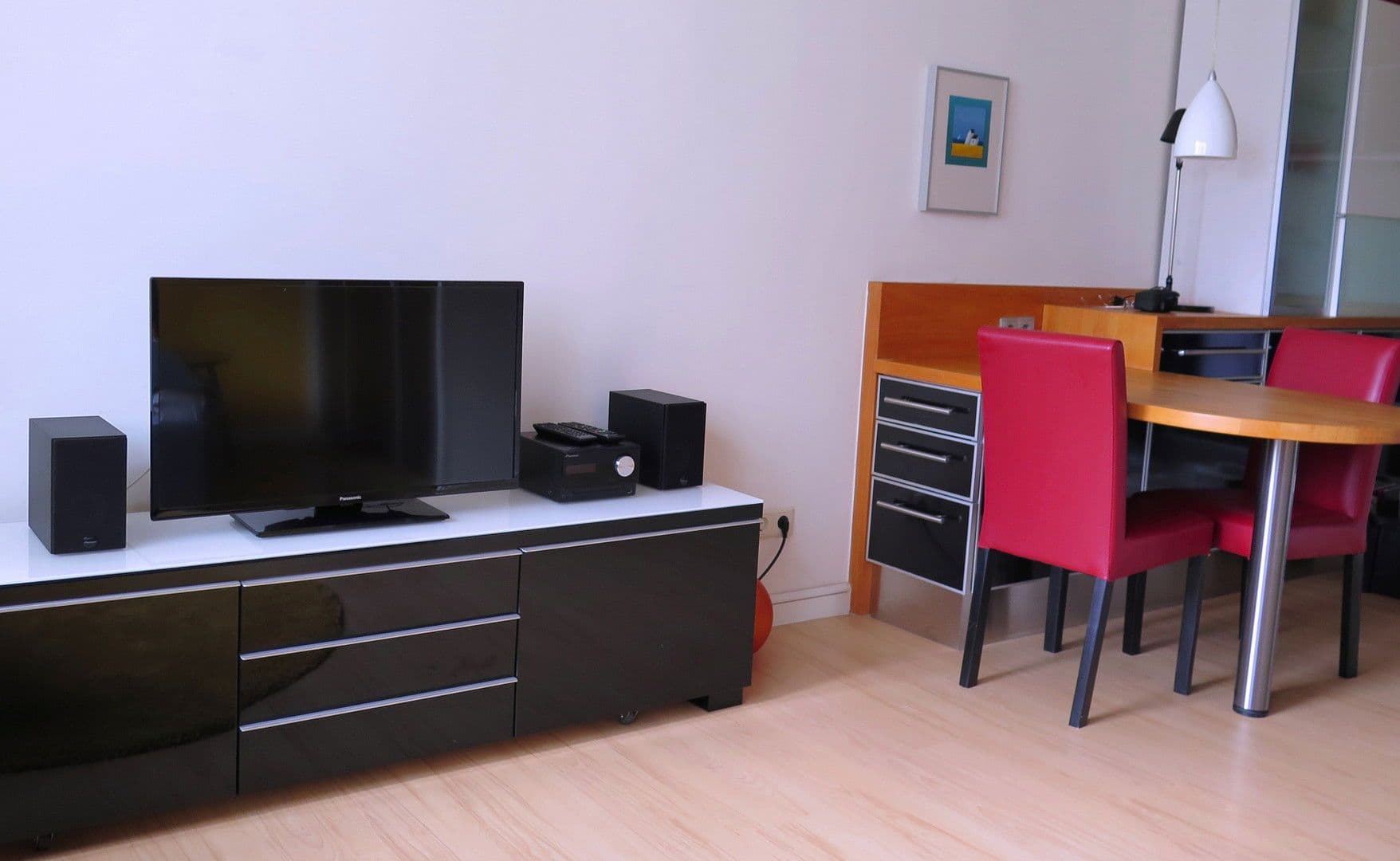 Pronájem bytu 1+1 31 m², Schwanenwik 40, Hamburg-Uhlenhorst, Hamburg Pronájem bytu 1+1 31 m², Schwanenwik 40, Hamburg-Uhlenhorst, Hamburg