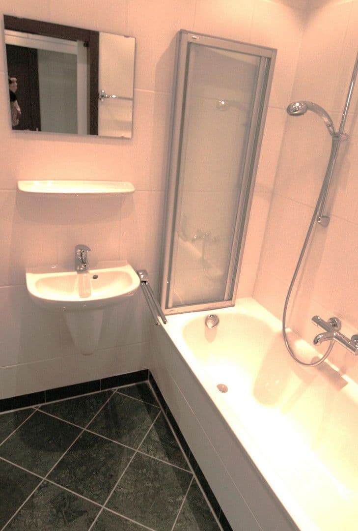 Pronájem bytu 1+1 31 m², Schwanenwik 40, Hamburg-Uhlenhorst, Hamburg Pronájem bytu 1+1 31 m², Schwanenwik 40, Hamburg-Uhlenhorst, Hamburg