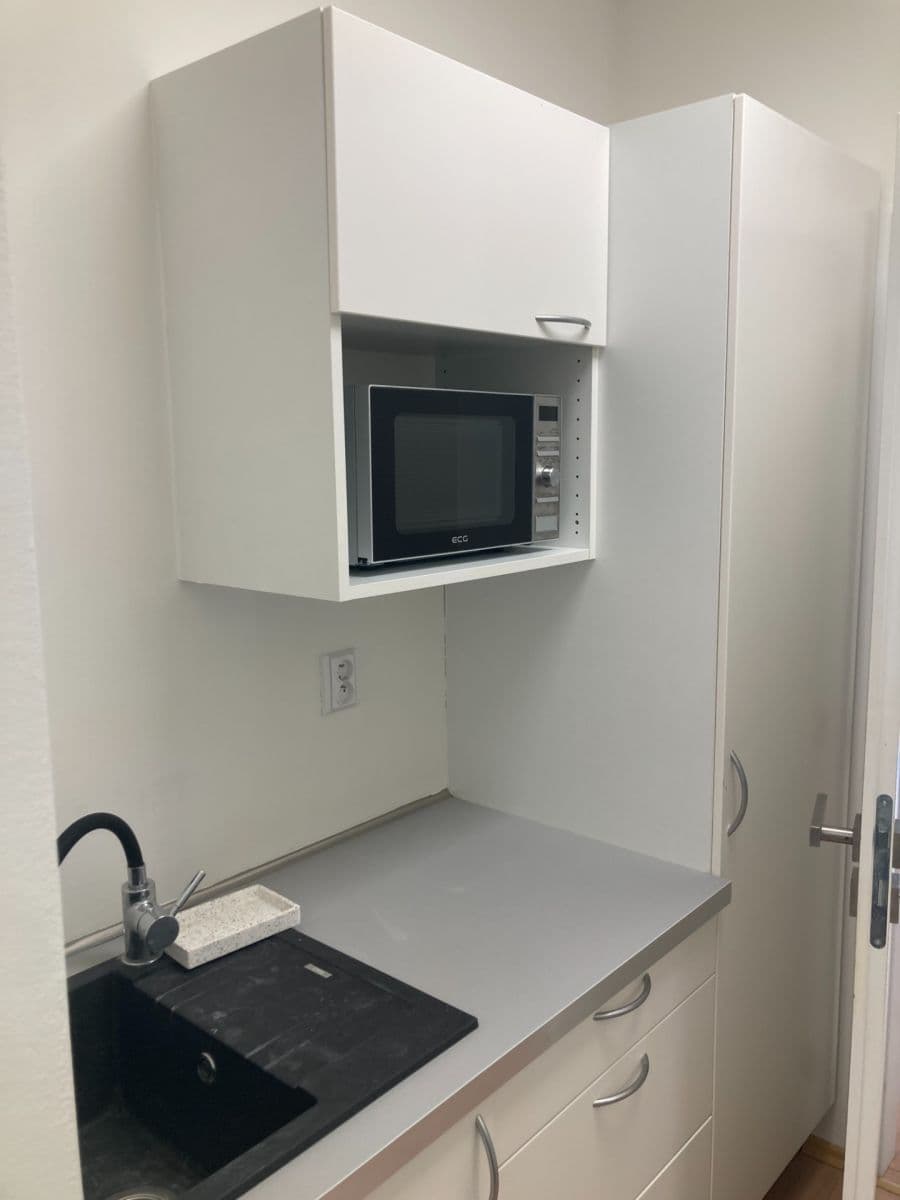 Pronájem nebytového prostoru 120 m², Červenohrádecká, Plzeň, Plzeňský kraj Pronájem nebytového prostoru 120 m², Červenohrádecká, Plzeň, Plzeňský kraj