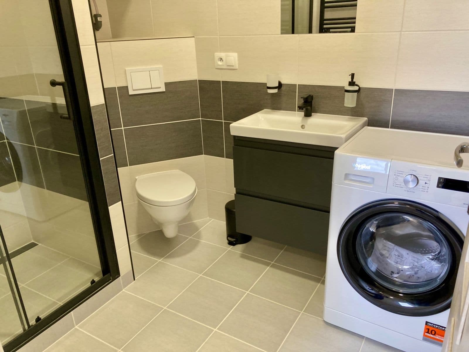 Prodej bytu 3+1 75 m², Dlouhá, Karlovy Vary, Karlovarský kraj Prodej bytu 3+1 75 m², Dlouhá, Karlovy Vary, Karlovarský kraj