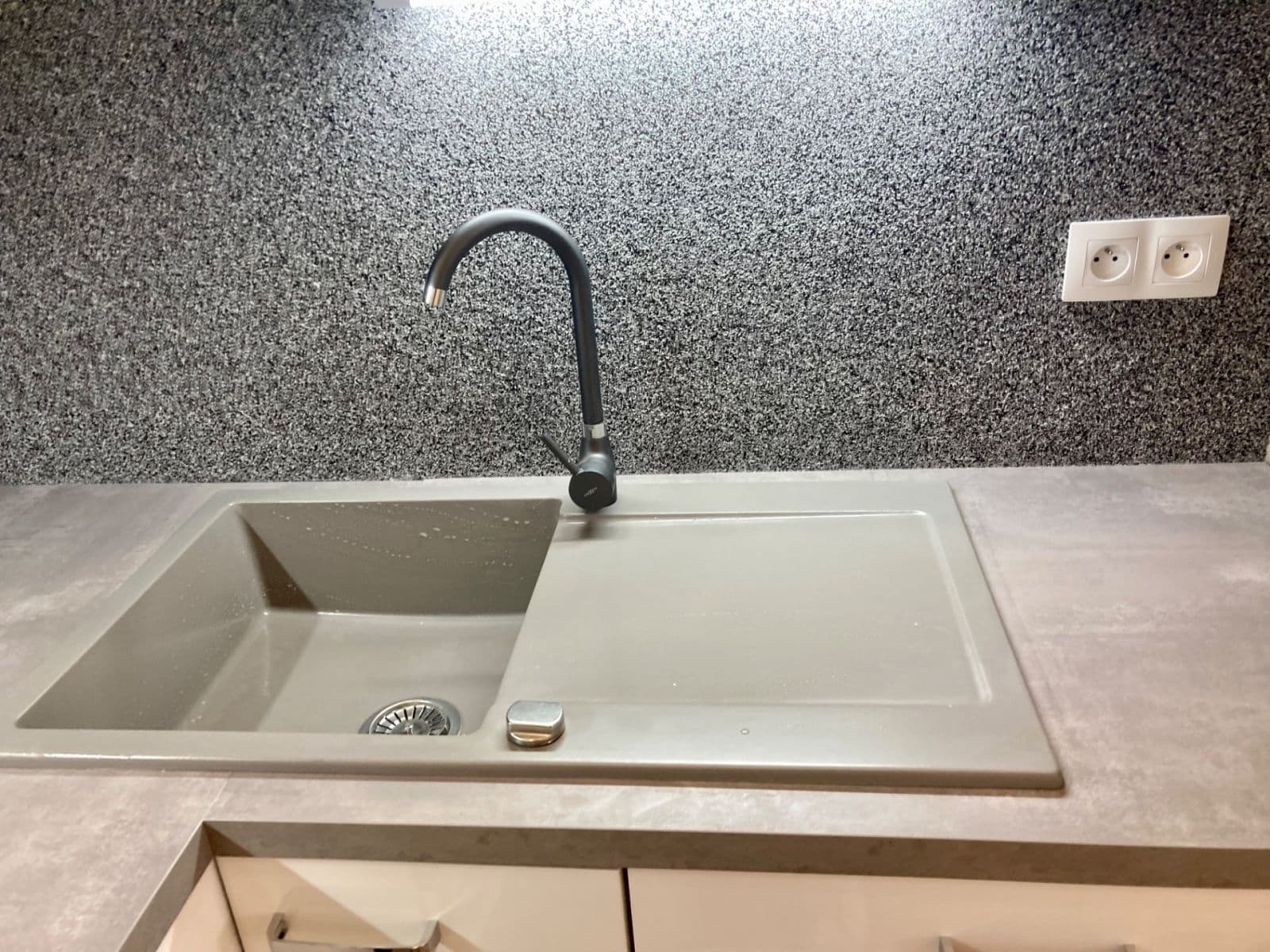 Prodej bytu 3+1 75 m², Dlouhá, Karlovy Vary, Karlovarský kraj Prodej bytu 3+1 75 m², Dlouhá, Karlovy Vary, Karlovarský kraj