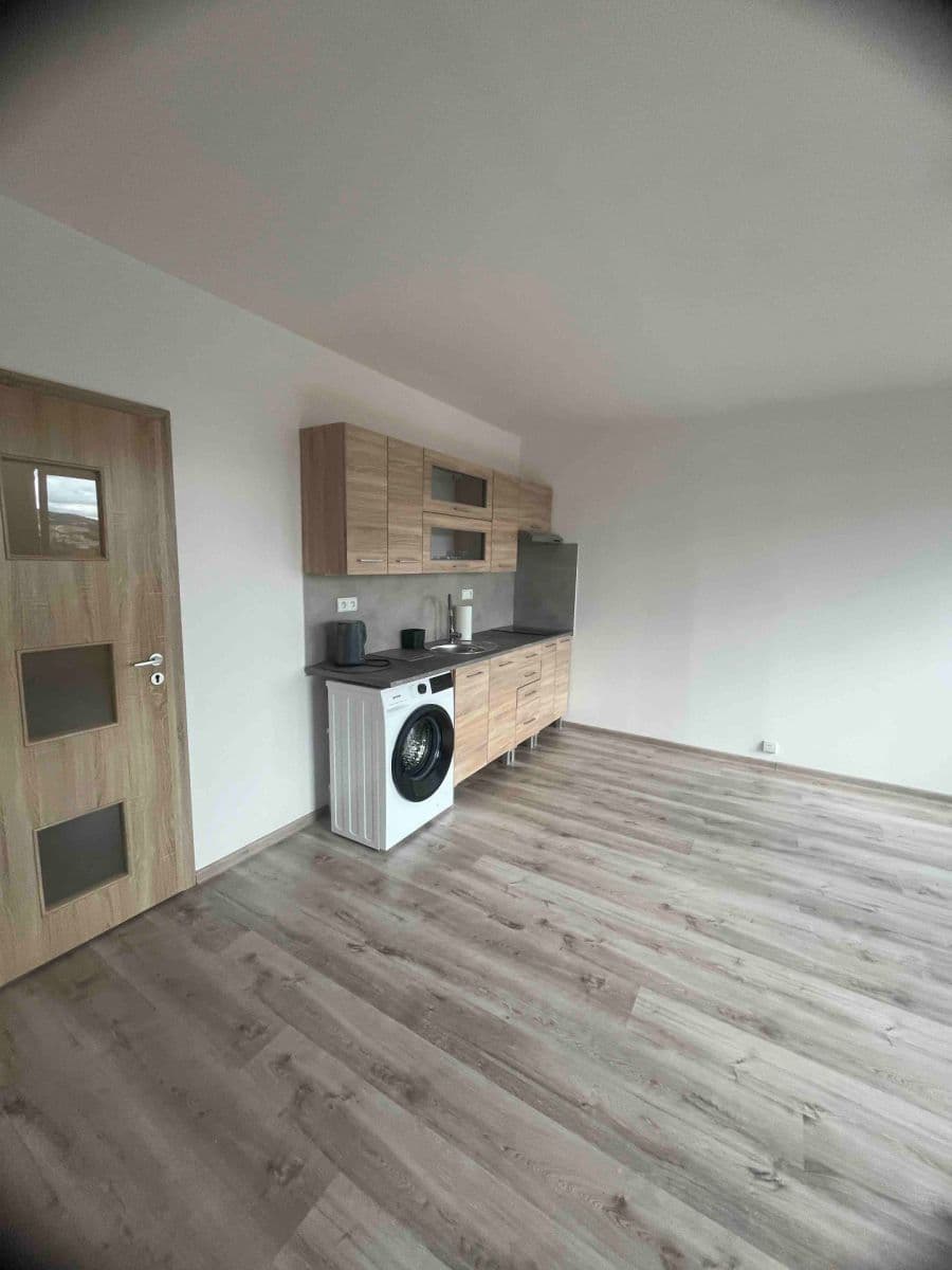 Pronájem bytu 1+kk 31 m², Dukelských hrdinů, Ústí nad Labem, Ústecký kraj Pronájem bytu 1+kk 31 m², Dukelských hrdinů, Ústí nad Labem, Ústecký kraj