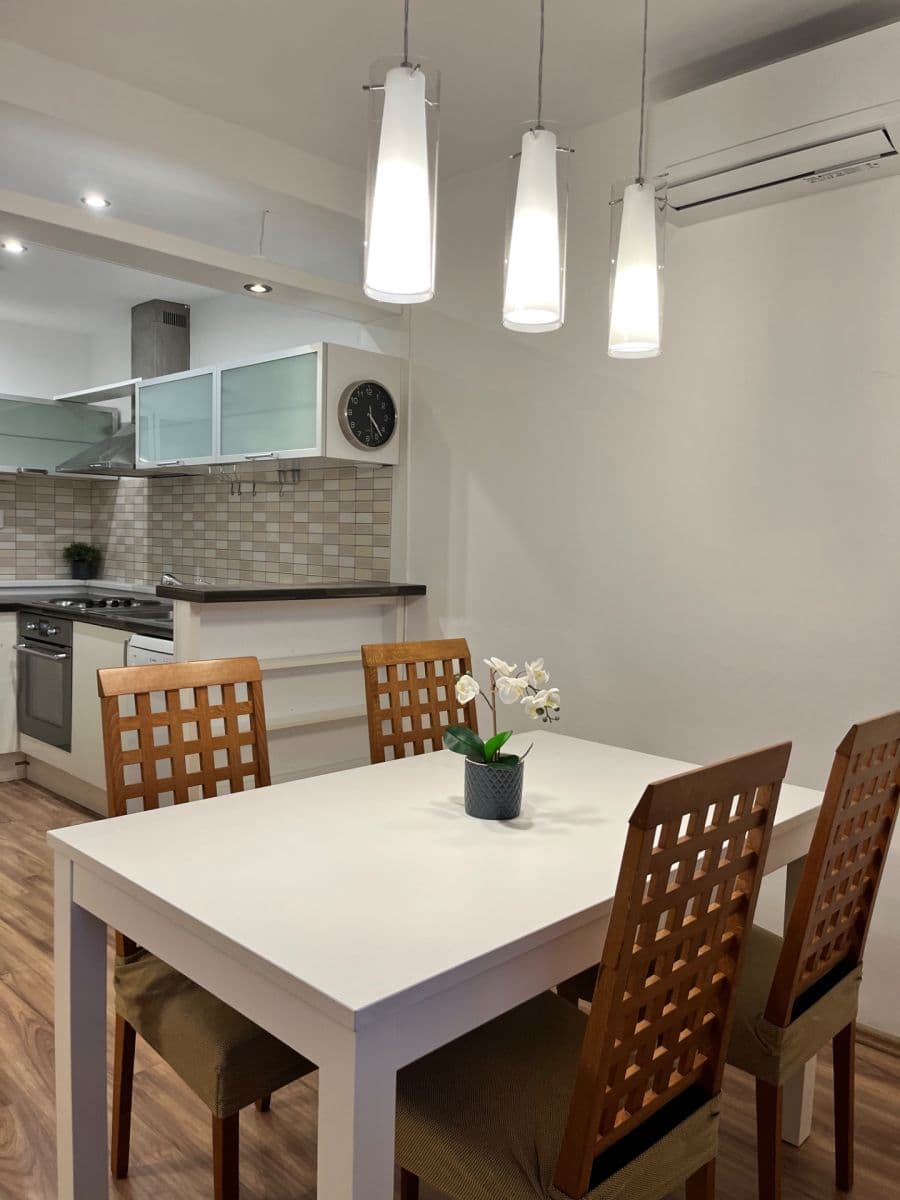 Prodej bytu 3+1 81 m², U Jezera, Praha, Praha Prodej bytu 3+1 81 m², U Jezera, Praha, Praha