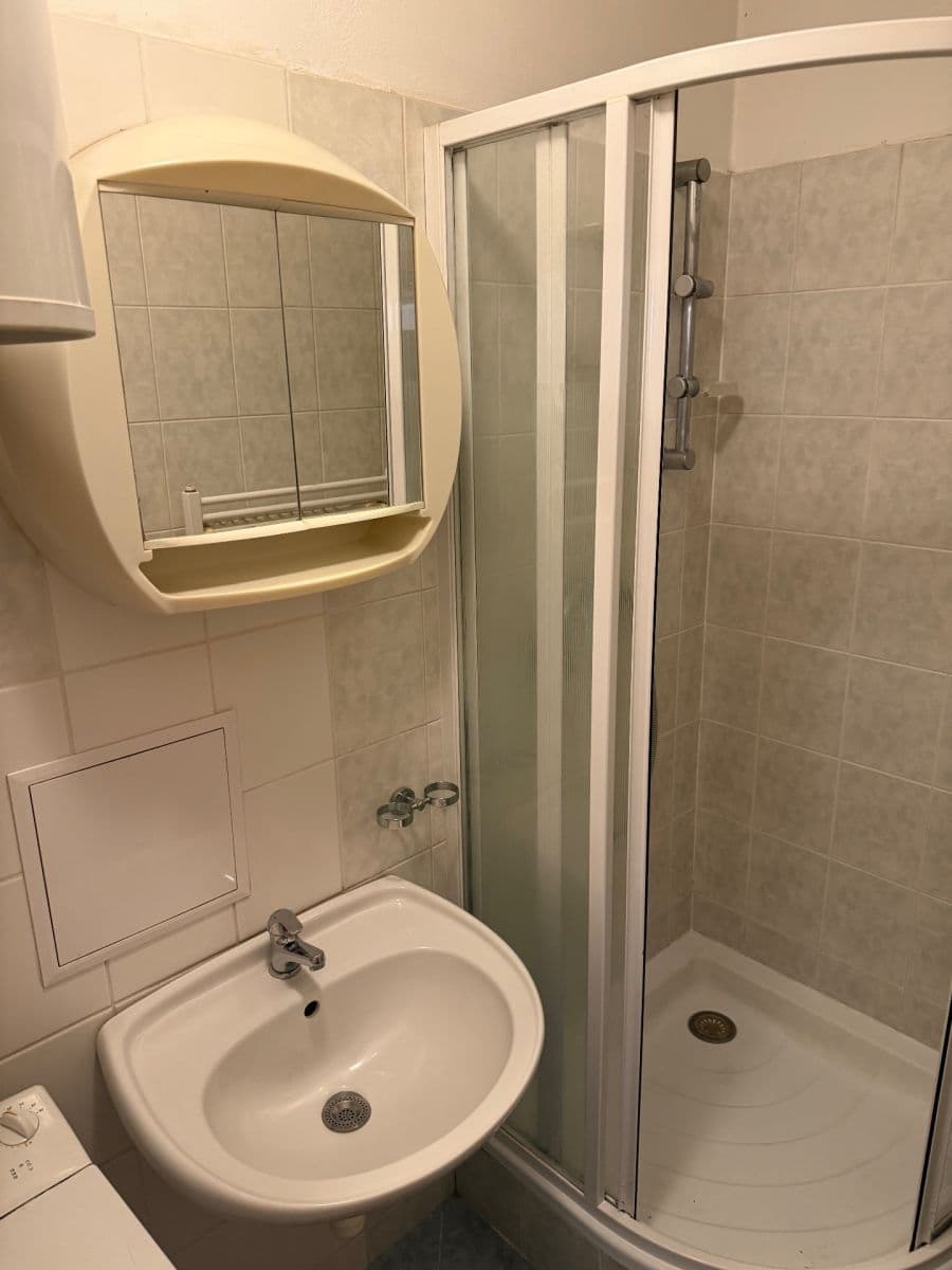 Pronájem bytu 1+kk 29 m², Obětí 6. května, Praha, Praha Pronájem bytu 1+kk 29 m², Obětí 6. května, Praha, Praha