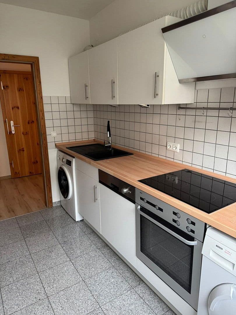 Pronájem bytu 3+1 74 m², Hochheim, Hessen Pronájem bytu 3+1 74 m², Hochheim, Hessen