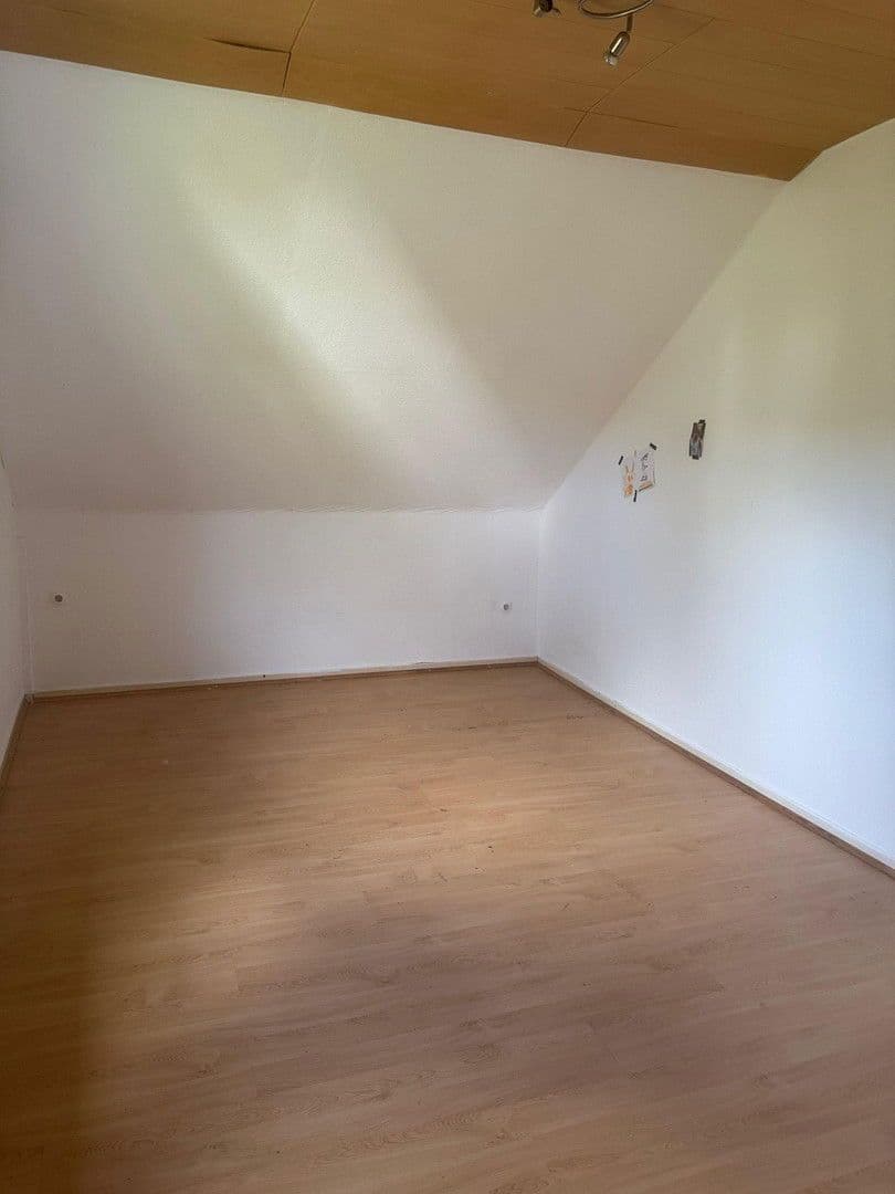 Prodej domu 125 m², pozemek 194 m², Rensdorfstrasse 19, Neunkirchen, Severní Porýní-Vestfálsko Prodej domu 125 m², pozemek 194 m², Rensdorfstrasse 19, Neunkirchen, Severní Porýní-Vestfálsko