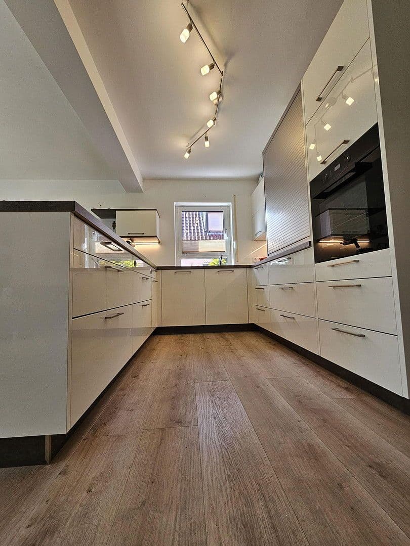 Prodej bytu 5+1 210 m², Am Steinbach 26, Burgthann, Bavorsko Prodej bytu 5+1 210 m², Am Steinbach 26, Burgthann, Bavorsko