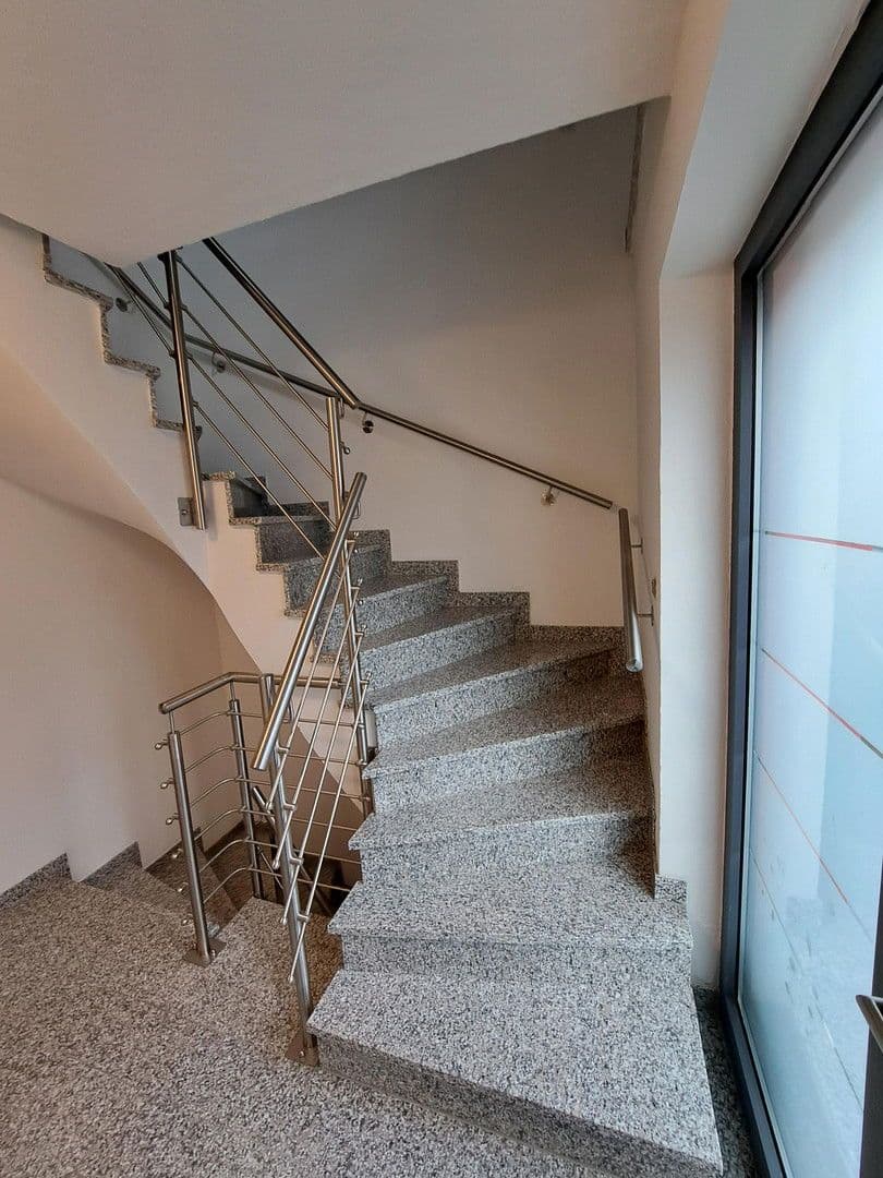 Prodej bytu 5+1 210 m², Am Steinbach 26, Burgthann, Bavorsko Prodej bytu 5+1 210 m², Am Steinbach 26, Burgthann, Bavorsko