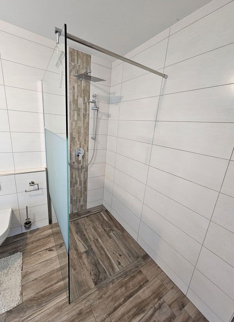 Prodej bytu 5+1 210 m², Am Steinbach 26, Burgthann, Bavorsko Prodej bytu 5+1 210 m², Am Steinbach 26, Burgthann, Bavorsko