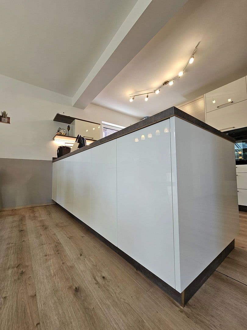 Prodej bytu 5+1 210 m², Am Steinbach 26, Burgthann, Bavorsko Prodej bytu 5+1 210 m², Am Steinbach 26, Burgthann, Bavorsko