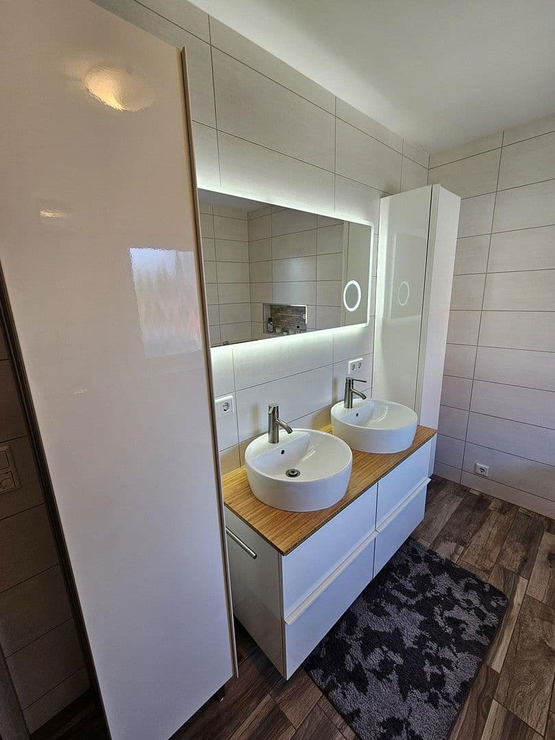 Prodej bytu 5+1 210 m², Am Steinbach 26, Burgthann, Bavorsko Prodej bytu 5+1 210 m², Am Steinbach 26, Burgthann, Bavorsko