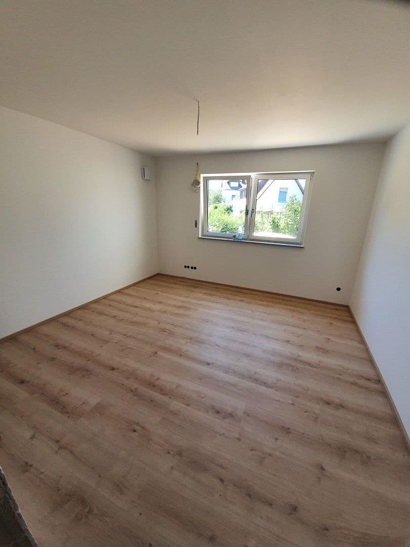 Prodej bytu 5+1 210 m², Am Steinbach 26, Burgthann, Bavorsko Prodej bytu 5+1 210 m², Am Steinbach 26, Burgthann, Bavorsko