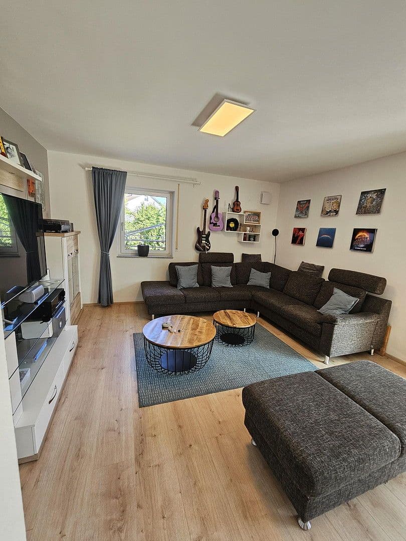 Prodej bytu 5+1 210 m², Am Steinbach 26, Burgthann, Bavorsko Prodej bytu 5+1 210 m², Am Steinbach 26, Burgthann, Bavorsko