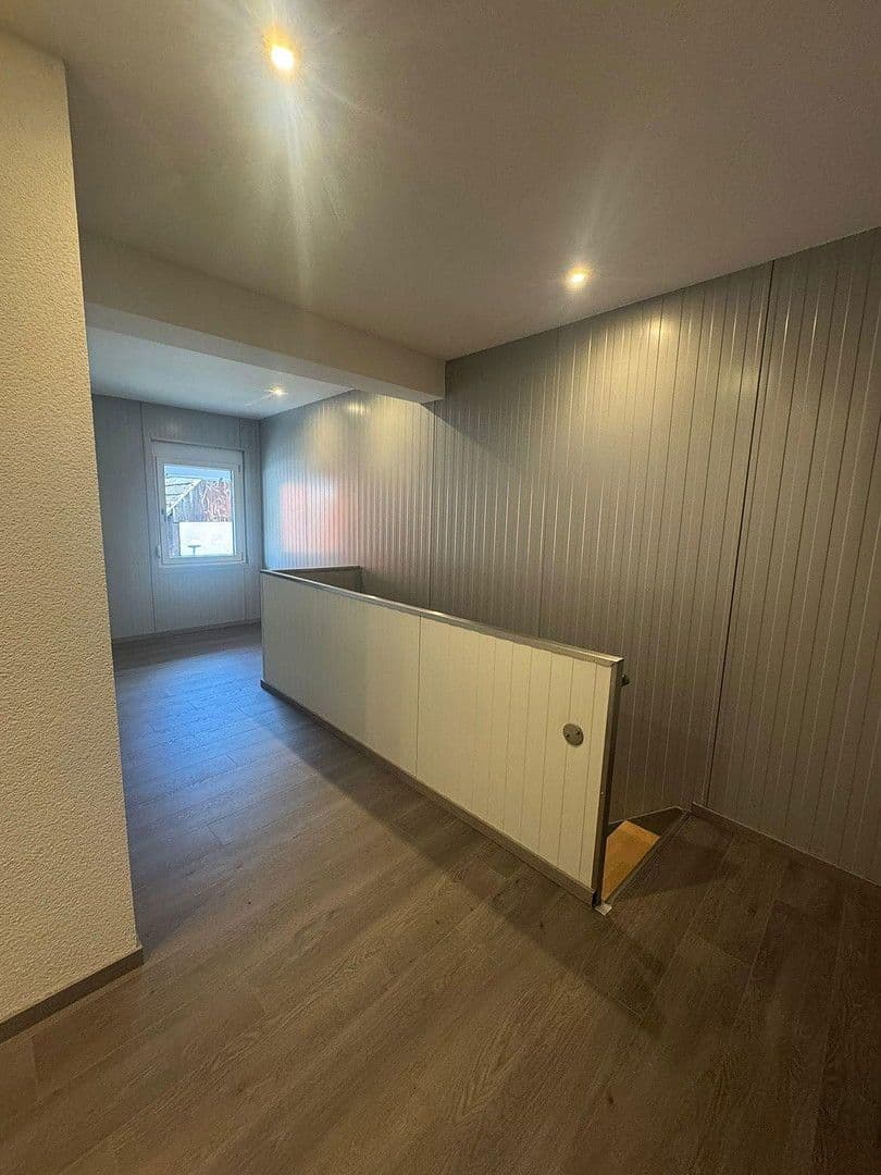 Pronájem bytu 4+1 103 m², Schlossstraße 36, Rauenberg, Bádensko-Württembersko Pronájem bytu 4+1 103 m², Schlossstraße 36, Rauenberg, Bádensko-Württembersko