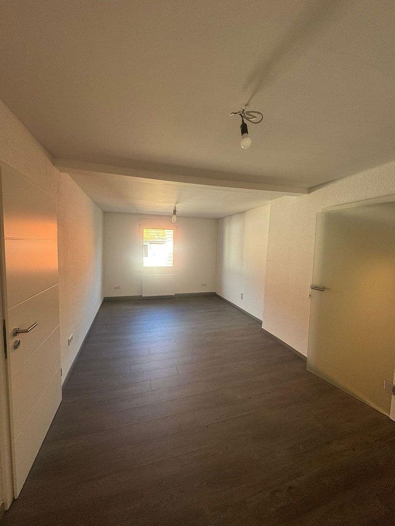 Pronájem bytu 4+1 103 m², Schlossstraße 36, Rauenberg, Bádensko-Württembersko Pronájem bytu 4+1 103 m², Schlossstraße 36, Rauenberg, Bádensko-Württembersko