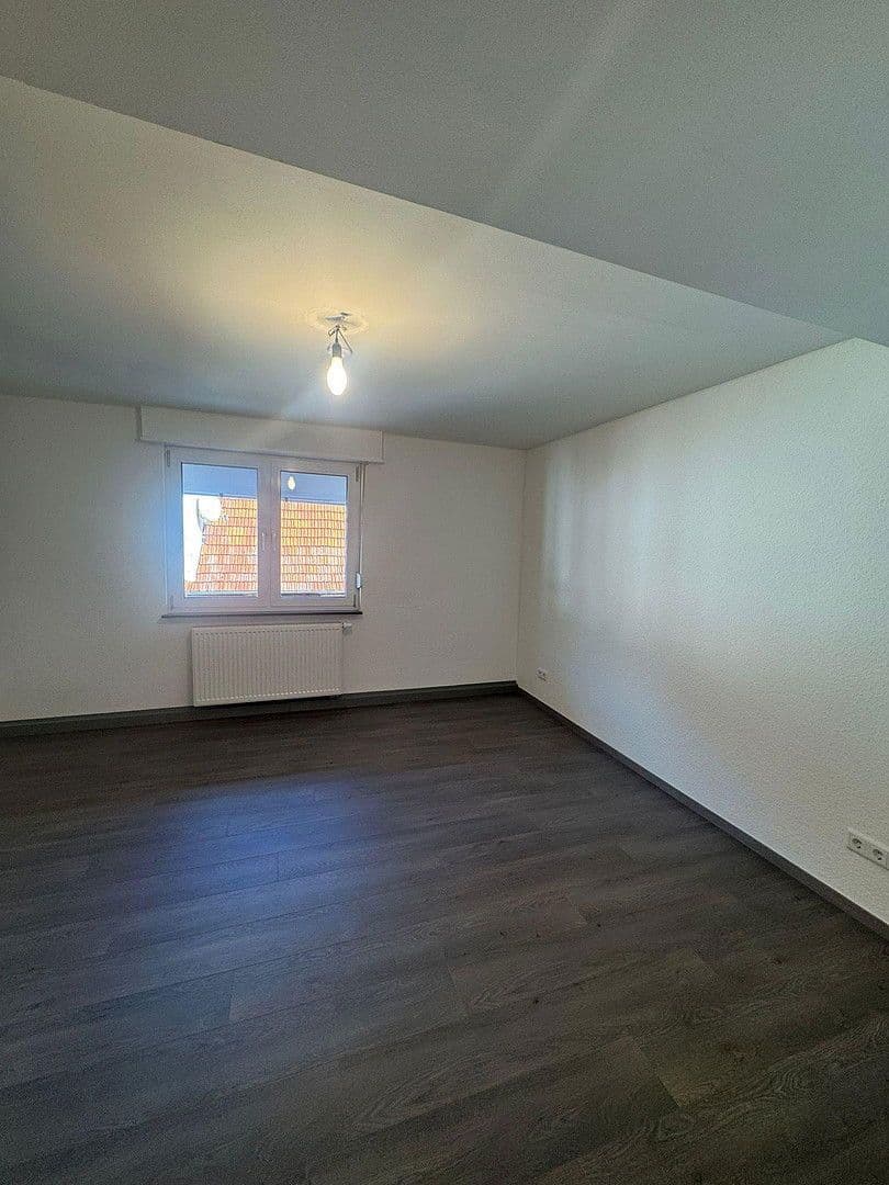 Pronájem bytu 4+1 103 m², Schlossstraße 36, Rauenberg, Bádensko-Württembersko Pronájem bytu 4+1 103 m², Schlossstraße 36, Rauenberg, Bádensko-Württembersko