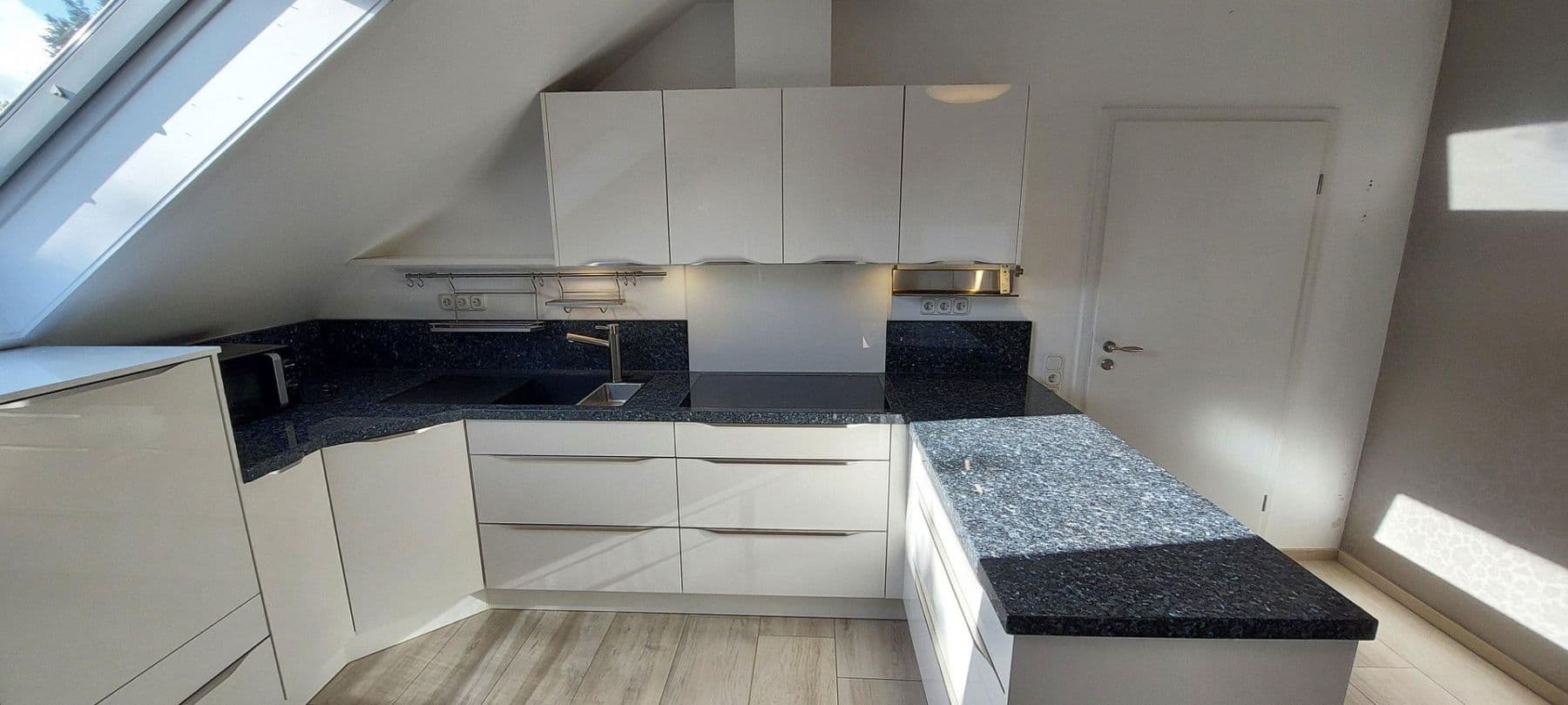 Pronájem bytu 2+1 117 m², Ratingen, Severní Porýní-Vestfálsko Pronájem bytu 2+1 117 m², Ratingen, Severní Porýní-Vestfálsko