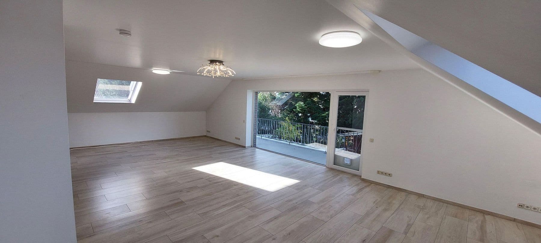 Pronájem bytu 2+1 117 m², Ratingen, Severní Porýní-Vestfálsko Pronájem bytu 2+1 117 m², Ratingen, Severní Porýní-Vestfálsko