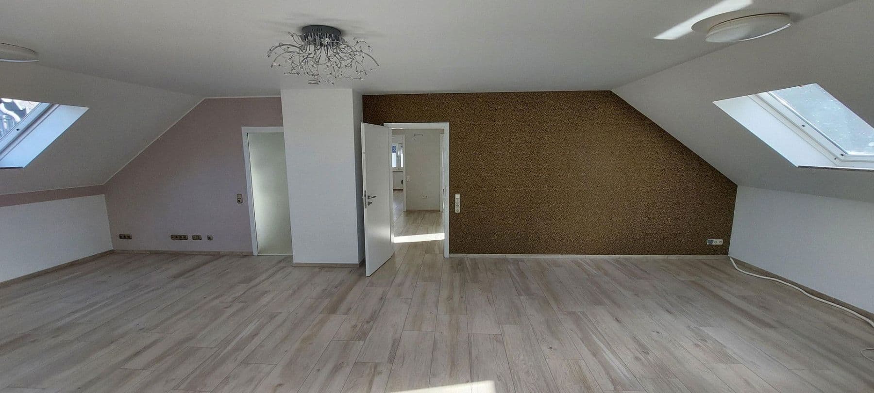 Pronájem bytu 2+1 117 m², Ratingen, Severní Porýní-Vestfálsko Pronájem bytu 2+1 117 m², Ratingen, Severní Porýní-Vestfálsko