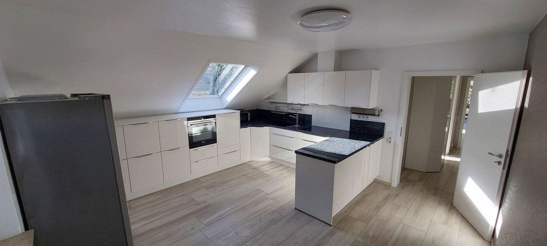 Pronájem bytu 2+1 117 m², Ratingen, Severní Porýní-Vestfálsko Pronájem bytu 2+1 117 m², Ratingen, Severní Porýní-Vestfálsko