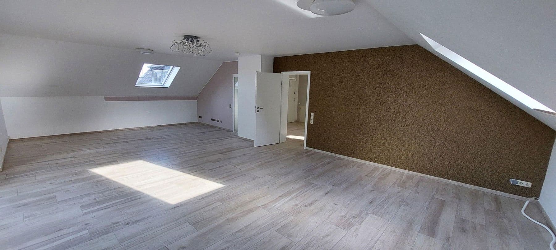 Pronájem bytu 2+1 117 m², Ratingen, Severní Porýní-Vestfálsko Pronájem bytu 2+1 117 m², Ratingen, Severní Porýní-Vestfálsko