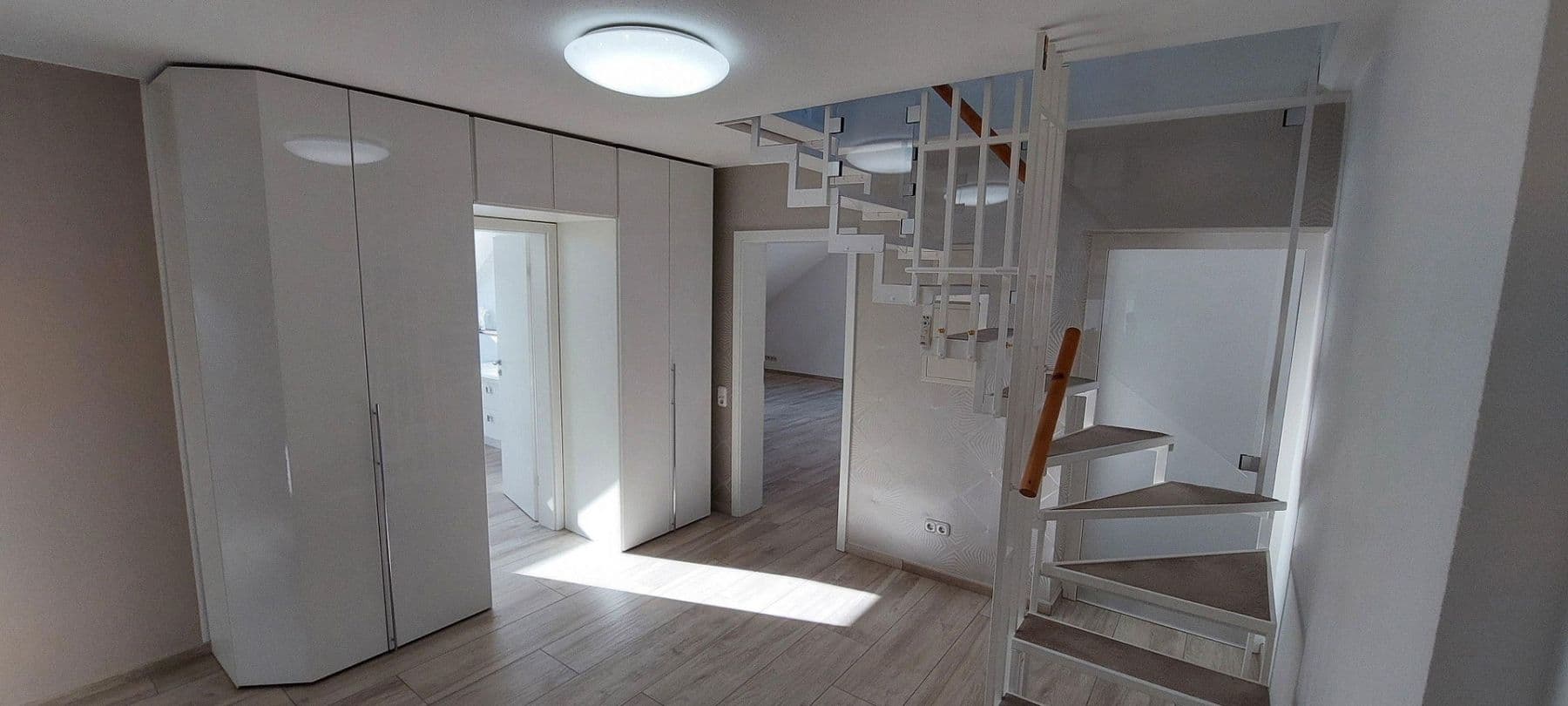 Pronájem bytu 2+1 117 m², Ratingen, Severní Porýní-Vestfálsko Pronájem bytu 2+1 117 m², Ratingen, Severní Porýní-Vestfálsko