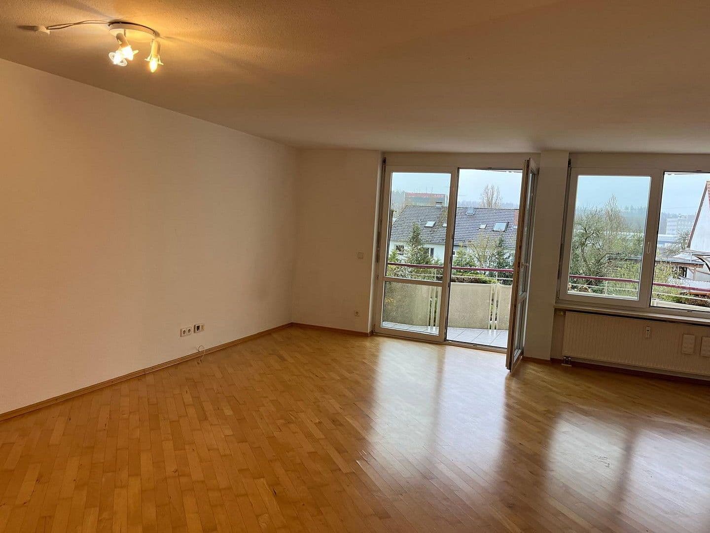 Pronájem bytu 4+1 108 m², Sindelfingen, Bádensko-Württembersko Pronájem bytu 4+1 108 m², Sindelfingen, Bádensko-Württembersko