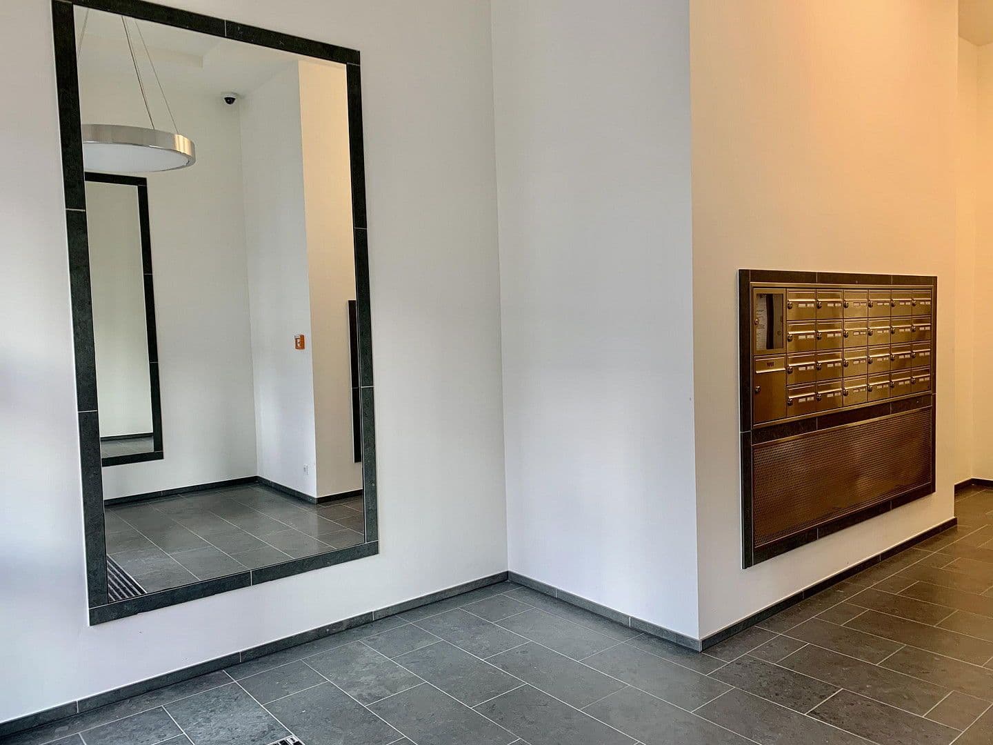 Pronájem bytu 1+1 26 m², Genthinerstr 46, Berlin, Berlín Pronájem bytu 1+1 26 m², Genthinerstr 46, Berlin, Berlín