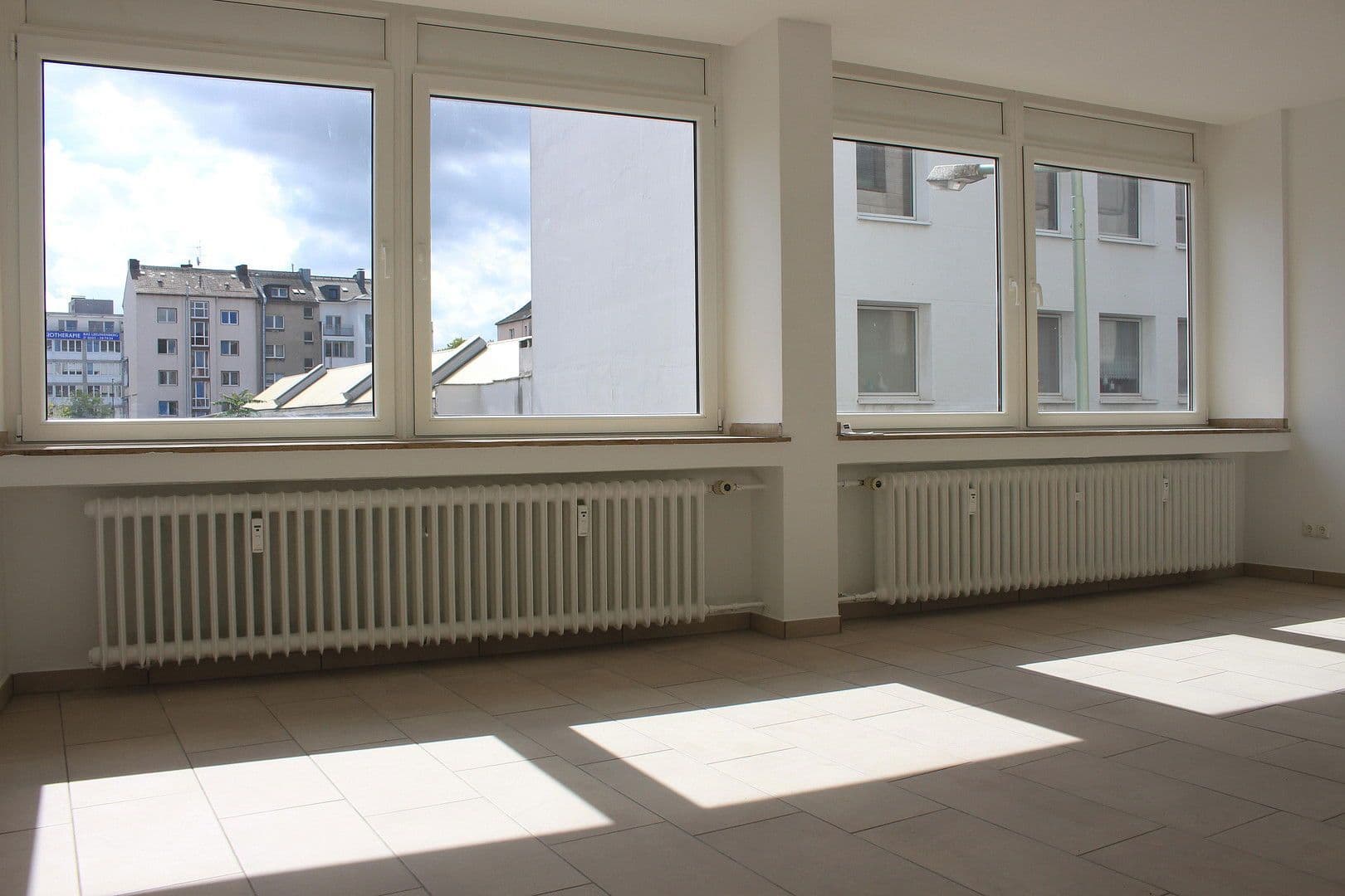 Pronájem bytu 5+1 159 m², Am Buchenbaum 21, Duisburg, Severní Porýní-Vestfálsko Pronájem bytu 5+1 159 m², Am Buchenbaum 21, Duisburg, Severní Porýní-Vestfálsko