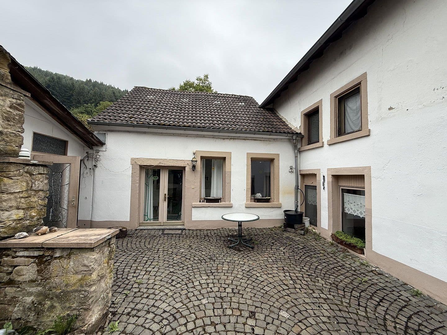 Prodej domu 405 m², pozemek 1.700 m², Klosterstraße 19, Offenbach-Hundheim, Porýní-Falc Prodej domu 405 m², pozemek 1.700 m², Klosterstraße 19, Offenbach-Hundheim, Porýní-Falc