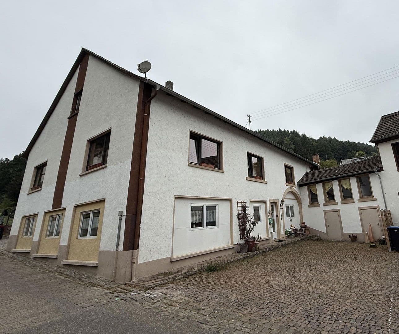 Prodej domu 405 m², pozemek 1.700 m², Klosterstraße 19, Offenbach-Hundheim, Porýní-Falc Prodej domu 405 m², pozemek 1.700 m², Klosterstraße 19, Offenbach-Hundheim, Porýní-Falc