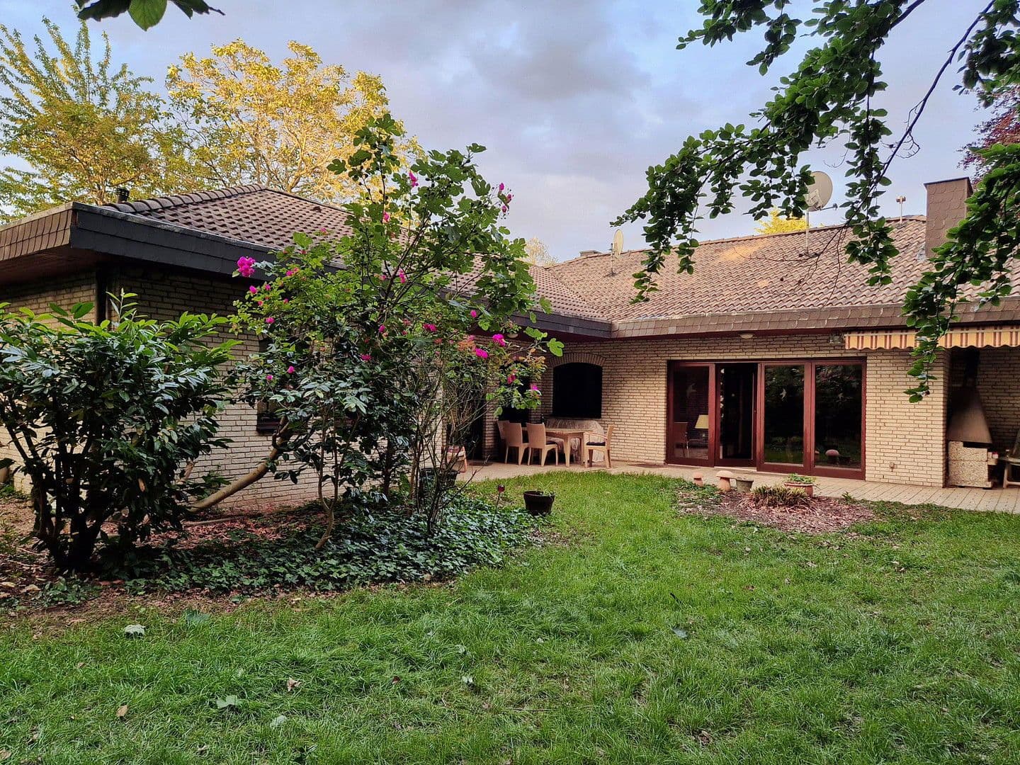 Prodej domu 197 m², pozemek 1.552 m², Korschenbroich, Severní Porýní-Vestfálsko Prodej domu 197 m², pozemek 1.552 m², Korschenbroich, Severní Porýní-Vestfálsko