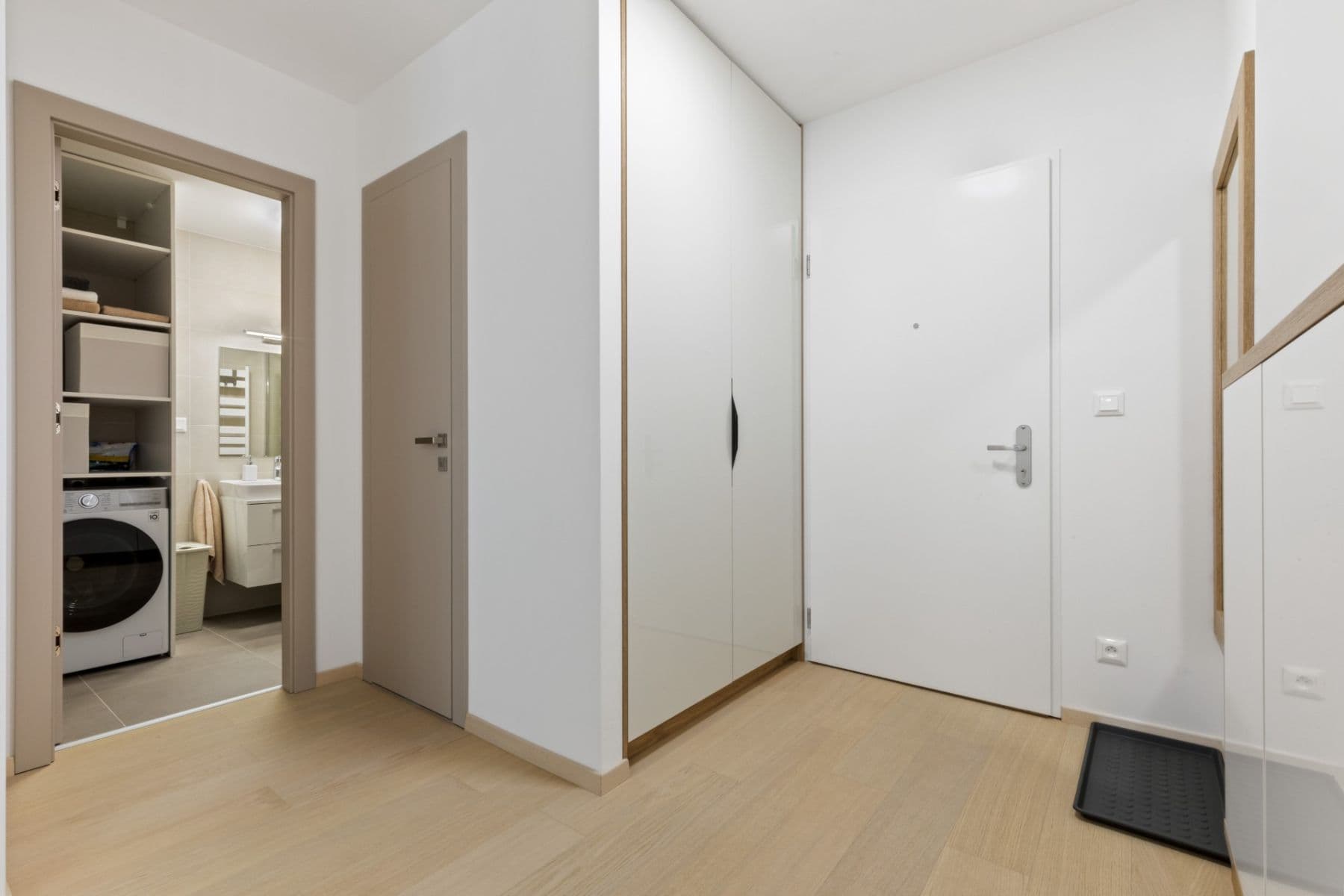 Pronájem bytu 2+1 55 m², Trnavská cesta, Ružinov, Bratislavský kraj Pronájem bytu 2+1 55 m², Trnavská cesta, Ružinov, Bratislavský kraj