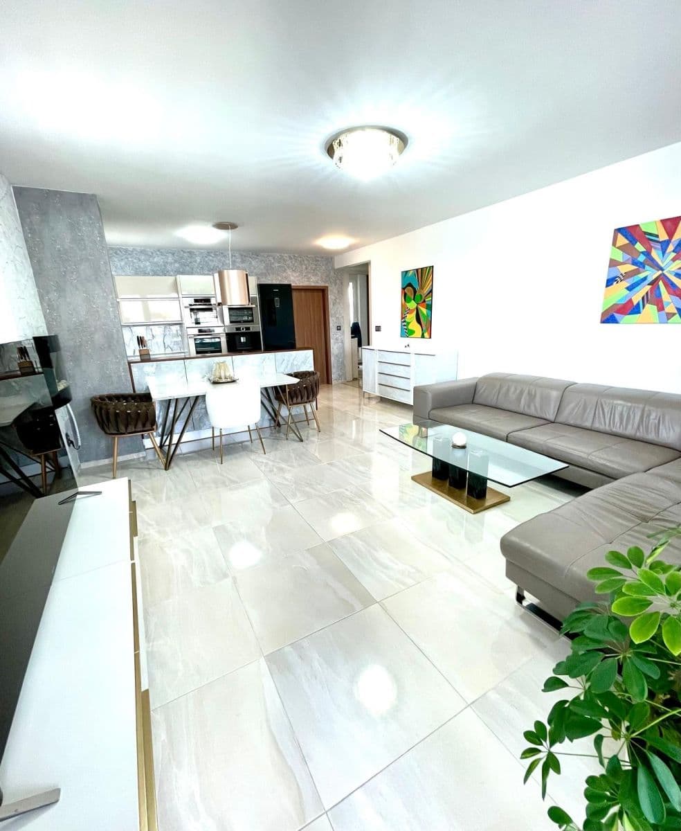 Prodej bytu 4+1 182 m², Galvaniho, Ružinov, Bratislavský kraj Prodej bytu 4+1 182 m², Galvaniho, Ružinov, Bratislavský kraj