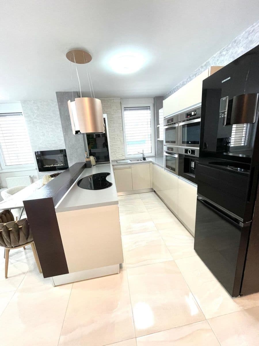 Prodej bytu 4+1 182 m², Galvaniho, Ružinov, Bratislavský kraj Prodej bytu 4+1 182 m², Galvaniho, Ružinov, Bratislavský kraj