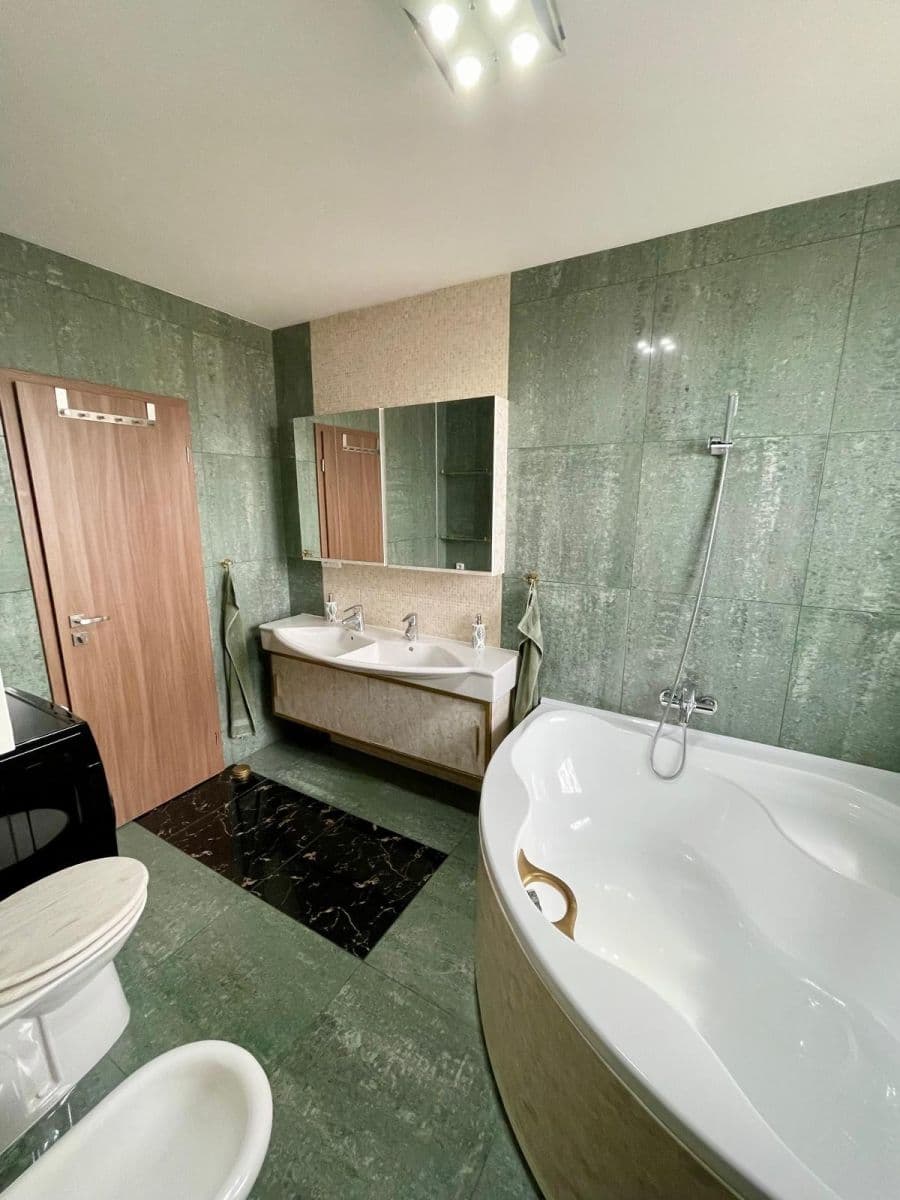 Prodej bytu 4+1 182 m², Galvaniho, Ružinov, Bratislavský kraj Prodej bytu 4+1 182 m², Galvaniho, Ružinov, Bratislavský kraj