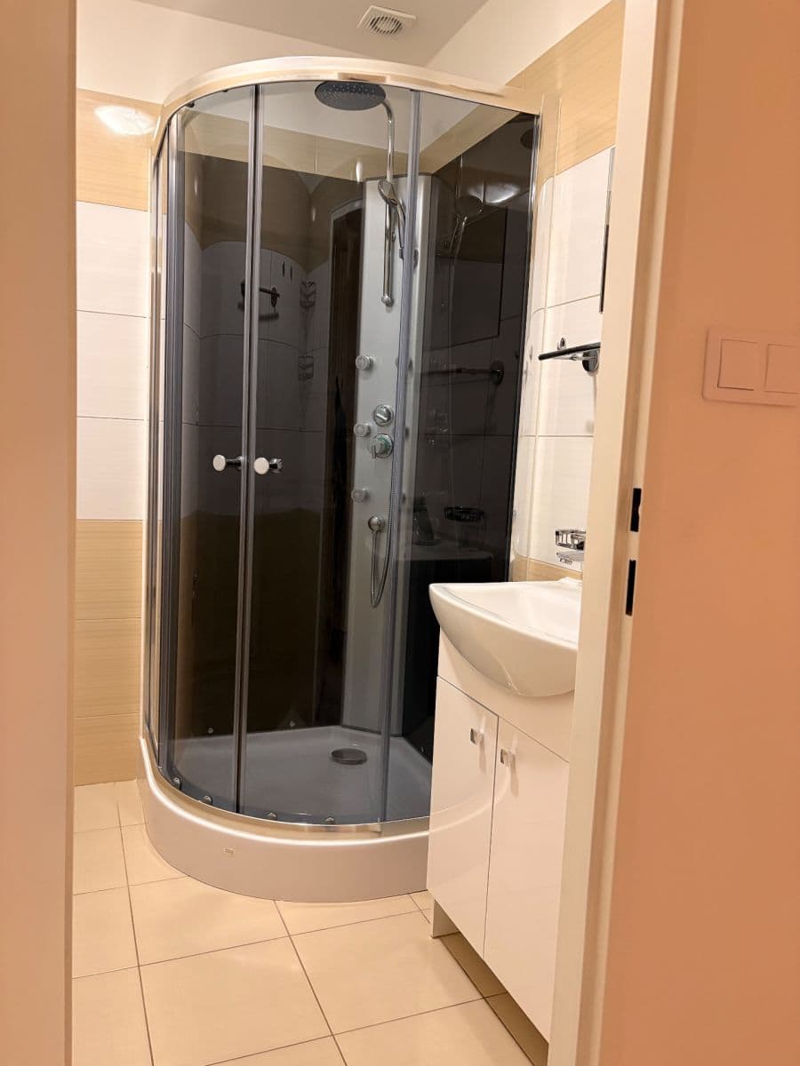 Pronájem bytu 2+kk 51 m², Veronské náměstí, Praha, Praha Pronájem bytu 2+kk 51 m², Veronské náměstí, Praha, Praha