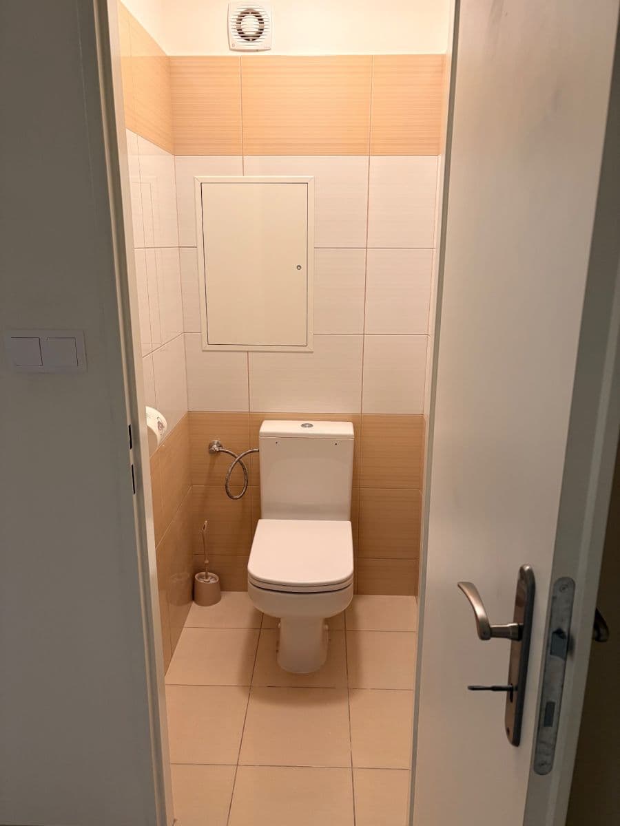 Pronájem bytu 2+kk 51 m², Veronské náměstí, Praha, Praha Pronájem bytu 2+kk 51 m², Veronské náměstí, Praha, Praha