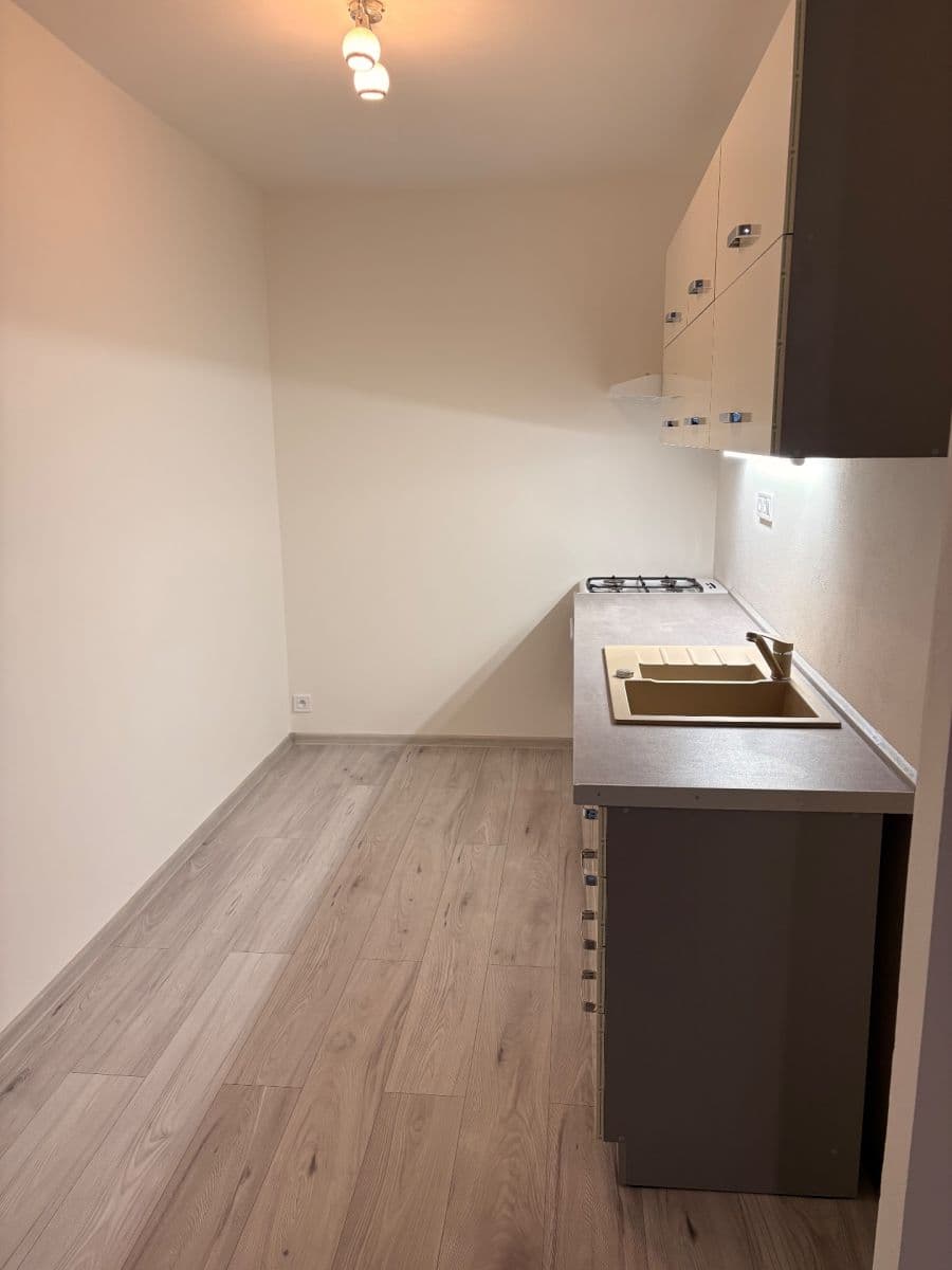 Pronájem bytu 2+kk 51 m², Veronské náměstí, Praha, Praha Pronájem bytu 2+kk 51 m², Veronské náměstí, Praha, Praha