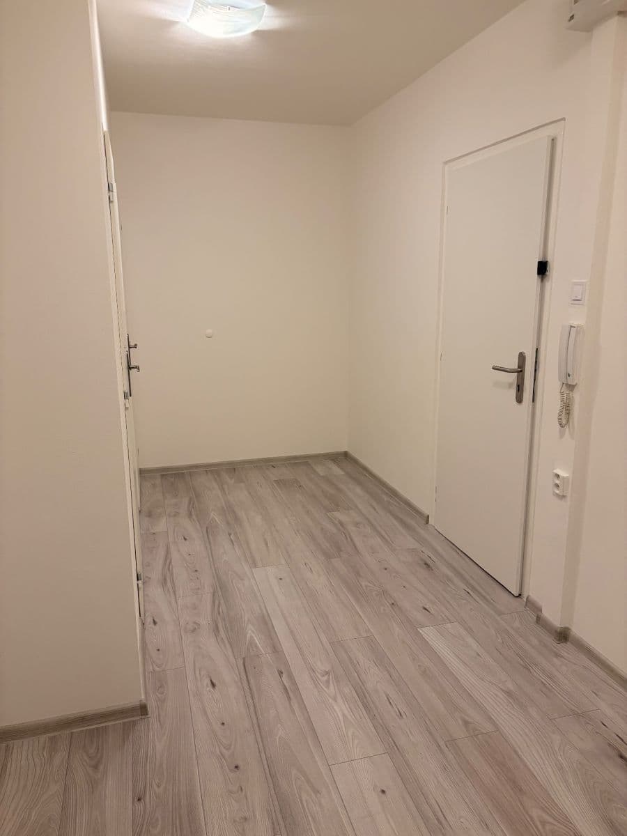 Pronájem bytu 2+kk 51 m², Veronské náměstí, Praha, Praha Pronájem bytu 2+kk 51 m², Veronské náměstí, Praha, Praha