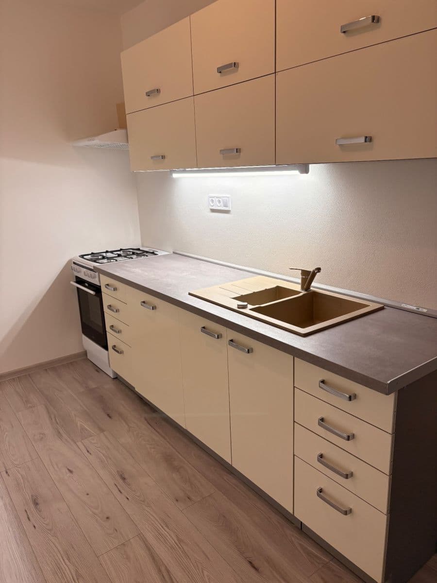 Pronájem bytu 2+kk 51 m², Veronské náměstí, Praha, Praha Pronájem bytu 2+kk 51 m², Veronské náměstí, Praha, Praha