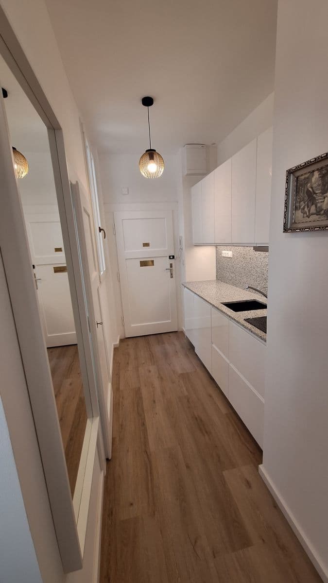 Pronájem bytu 1+kk 32 m², Kodaňská, Praha, Praha Pronájem bytu 1+kk 32 m², Kodaňská, Praha, Praha